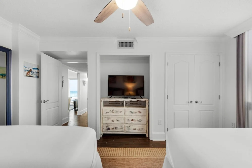 Shoreline Towers 1035