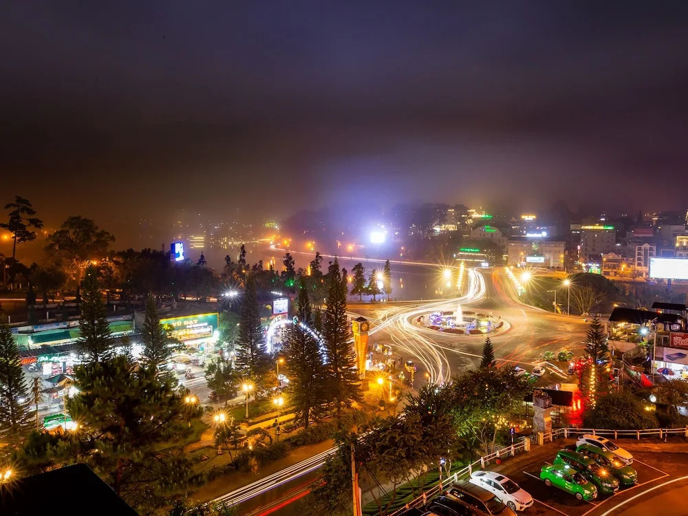 OYO 428 QA Hotel