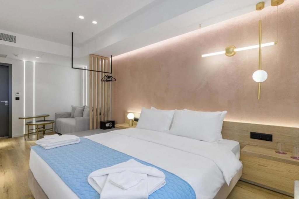 Acropolis Magenta Luxury Suites
