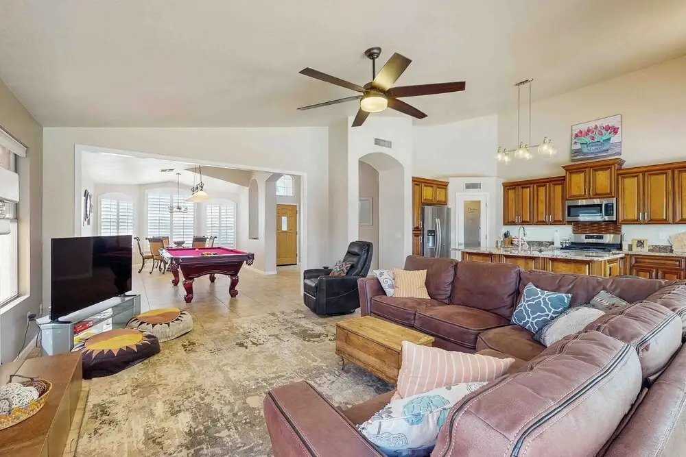 Private Pool, Yard & Pool Table! 'avondale Abode'