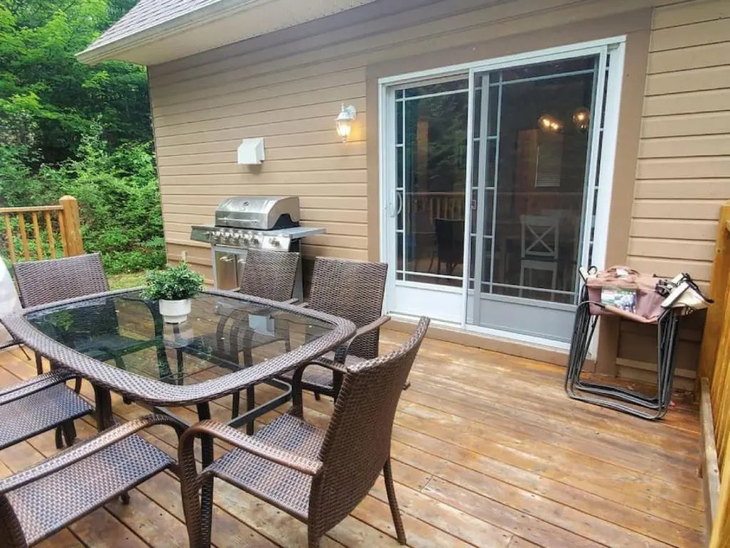 The Golf & Mountain View Retreat by Instant Suites