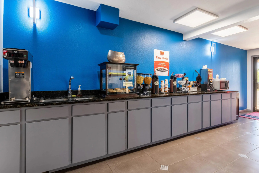 Econo Lodge Inn & Suites Enid South