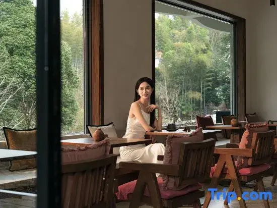 Yueshanju Jingshang Holiday Homestay ( Zhangjiajie National Forest Park)