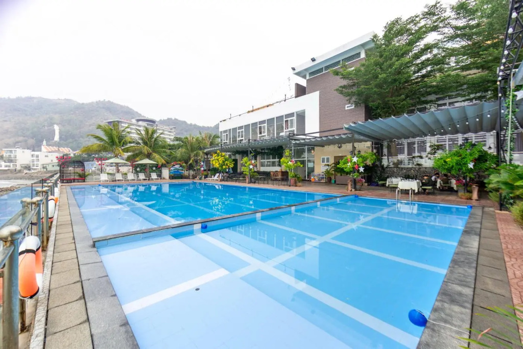 Valley Mountain Hotel