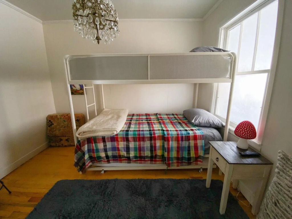 Colorful BIG Bear Home 5br 2ba-Epic Art!