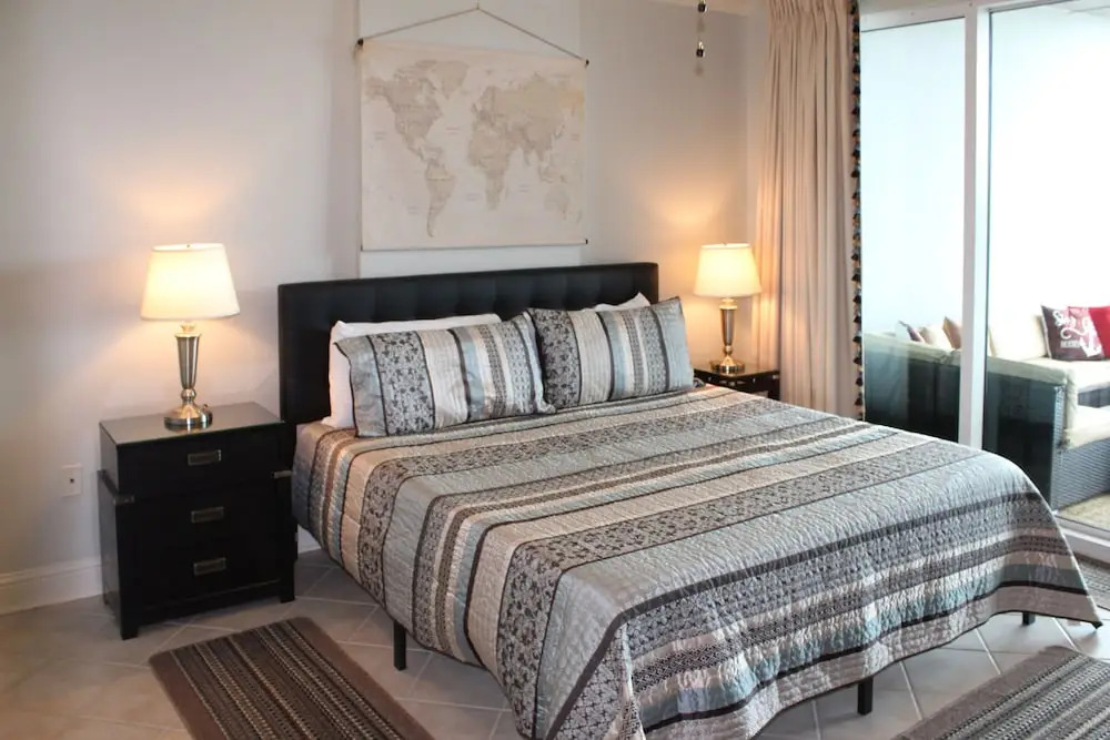 Whar305x 2 Bedroom Condo