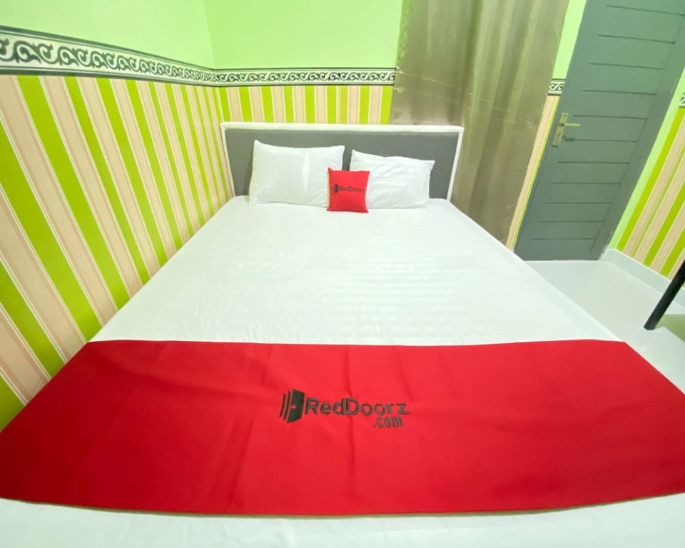 RedDoorz @ Porodisa Homestay Palu