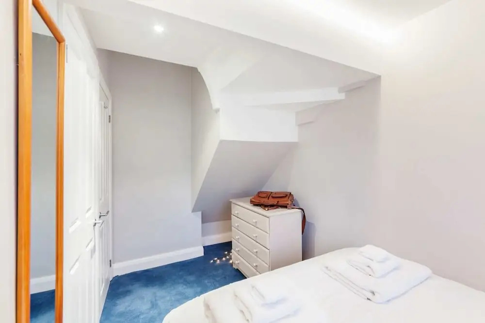 Modern 2 bed Flat, West Kensington, Sleeps 4