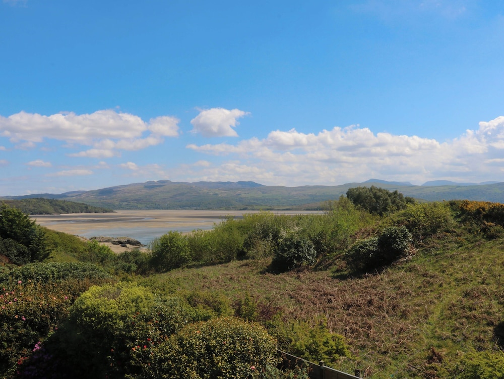 Bryn Y Mor, Borth Y Gest