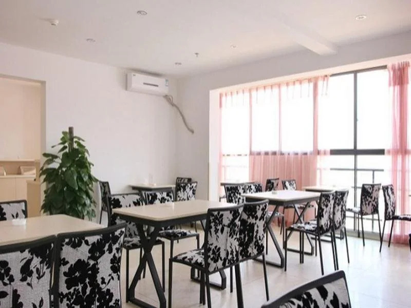 Yunyue Lanting Hotel (Jinghong Manting Park)