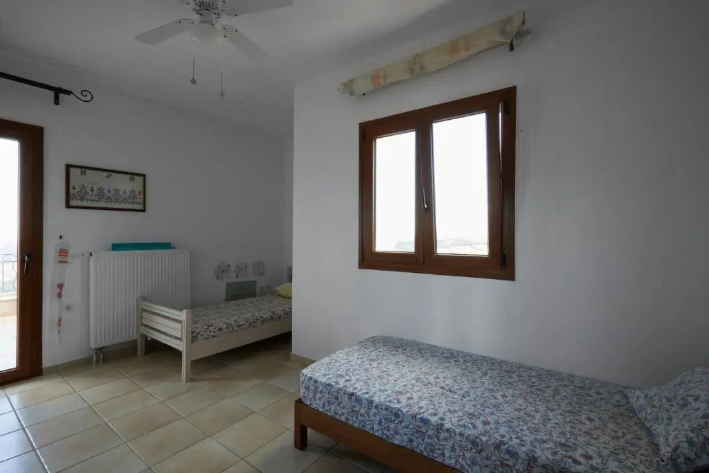 Aletraki -Off-Grid Retreat Above Heraklion, Peaceful Views