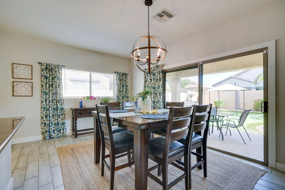 Luxe Surprise Home: Pool, Putting Green & Hot Tub!