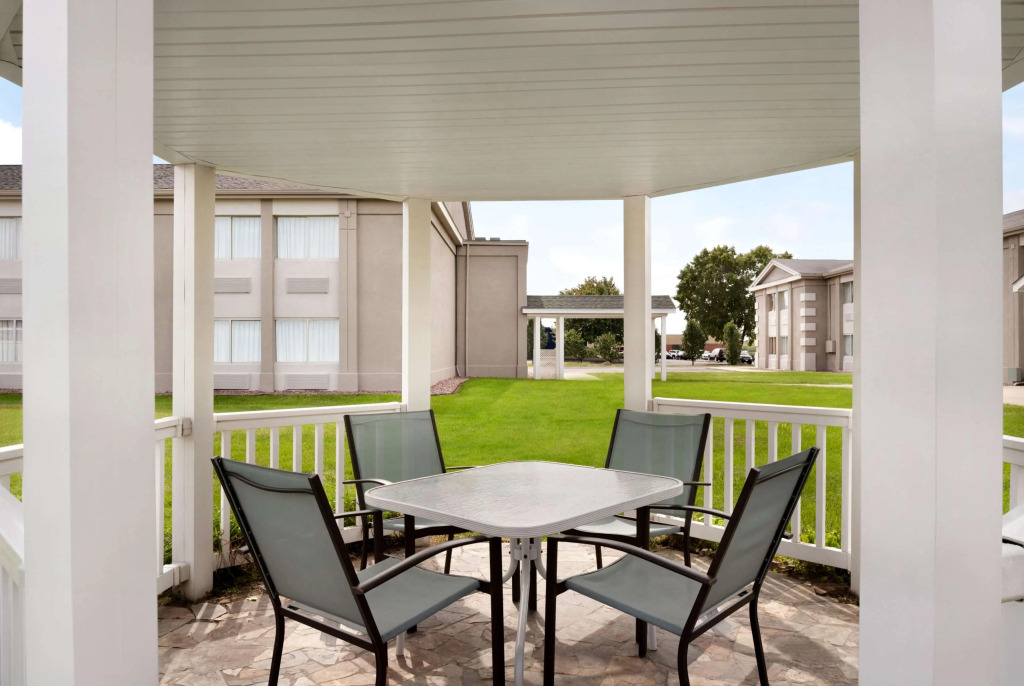 Super 8 by Wyndham Des Moines