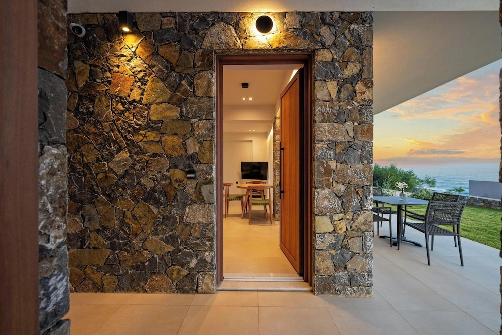 Evelmare Beachfront Apartments