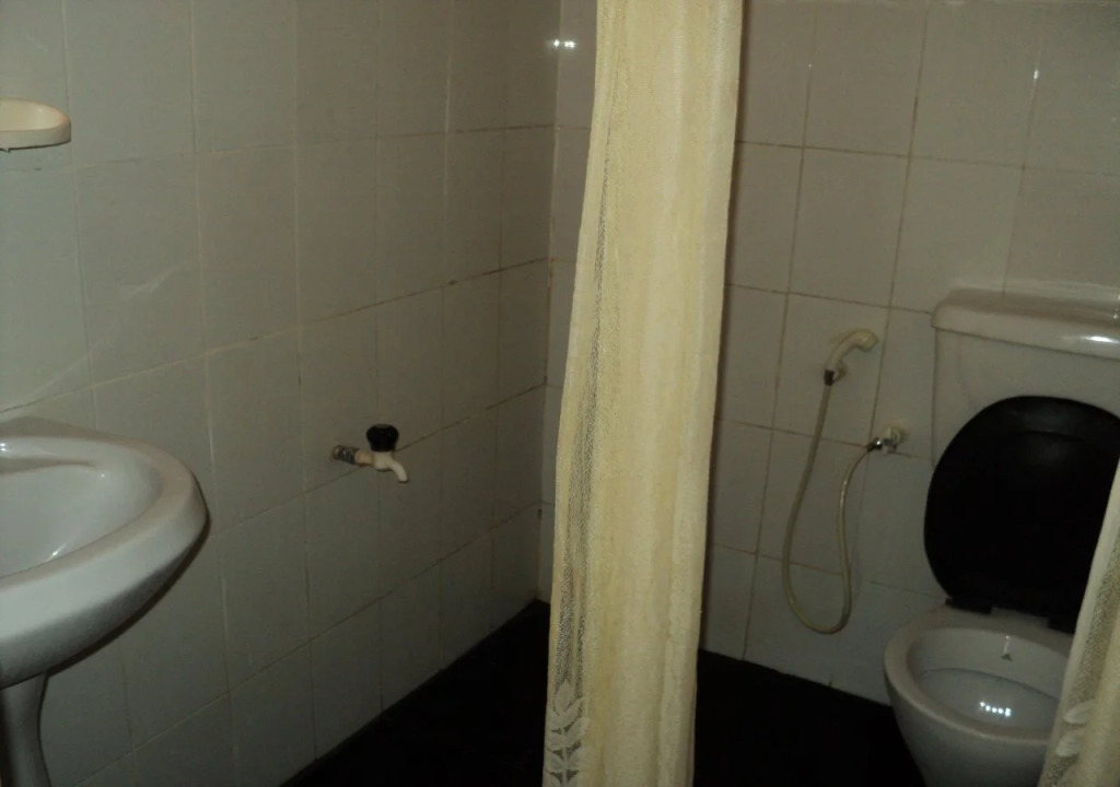 Four Teess Rest Inn