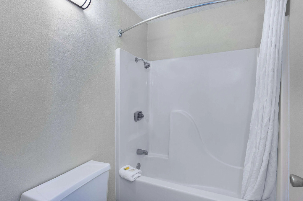 Americana Inn a Travelodge by Wyndham