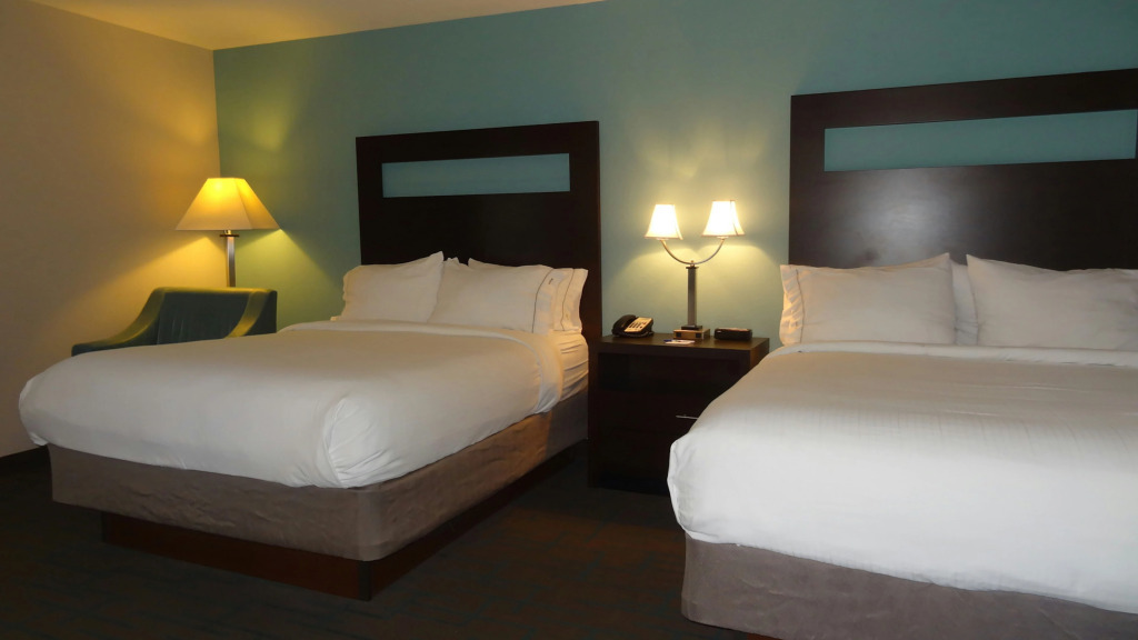 Holiday Inn Express Hotel Kansas City - Bonner Springs by IHG