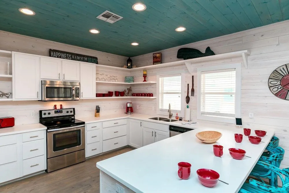 SeaEsta Brand New Bright and Beachy Port A Home by RedAwning