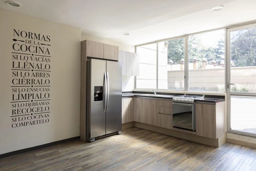 Bright and Modern Duplex With Amenities and Staff