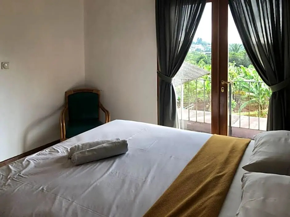 Villa Green Valley Puncak RedPartner