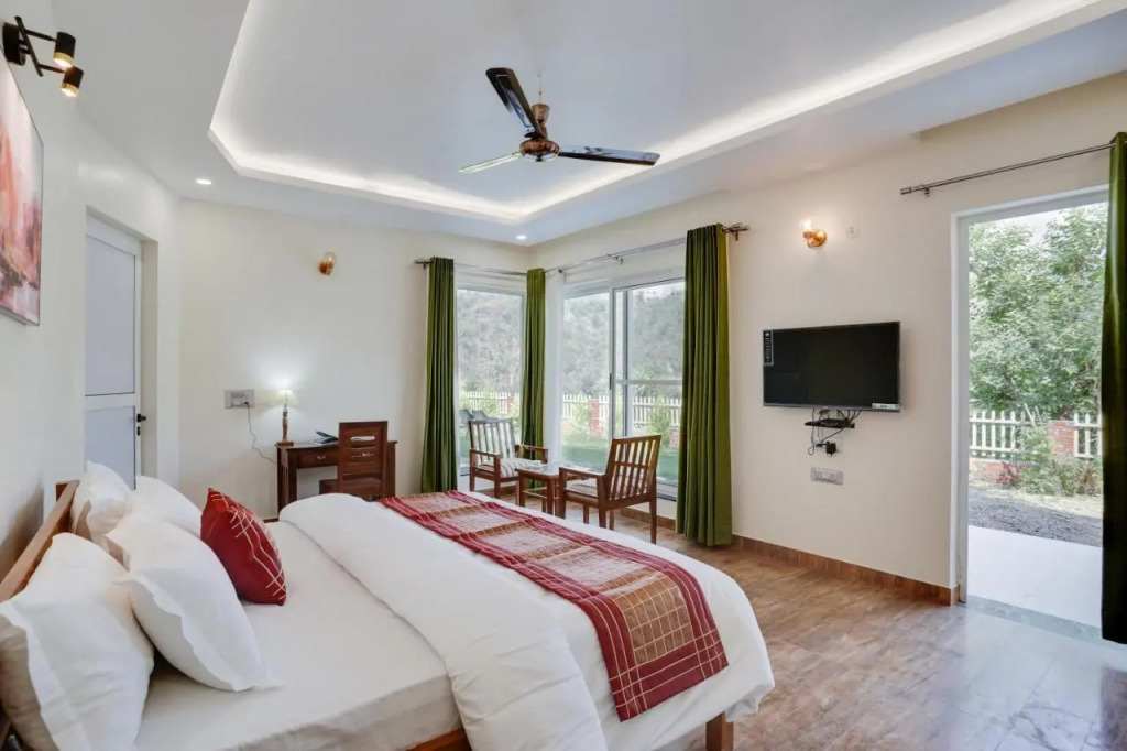 SaffronStays Casa Bellissimo, Dehradun - luxury villa near Malsi Deer Park with valley views