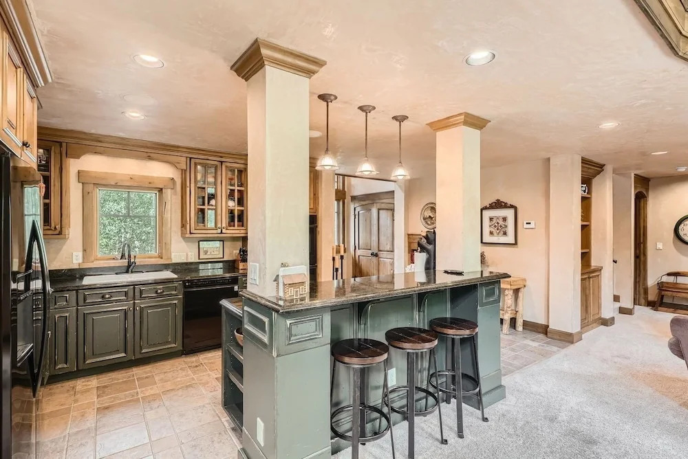 Keystone Gulch 1688 5 Bedroom Estate by RedAwning