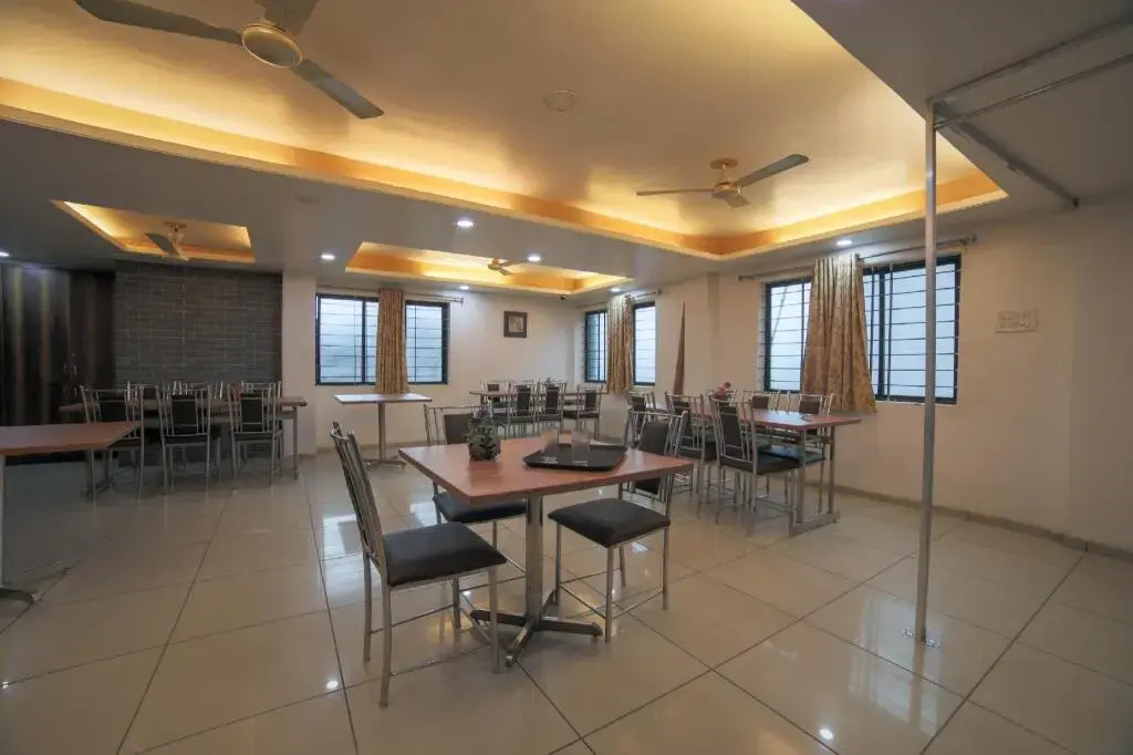 The Lions Hotel & Restaurant by OYO Rooms