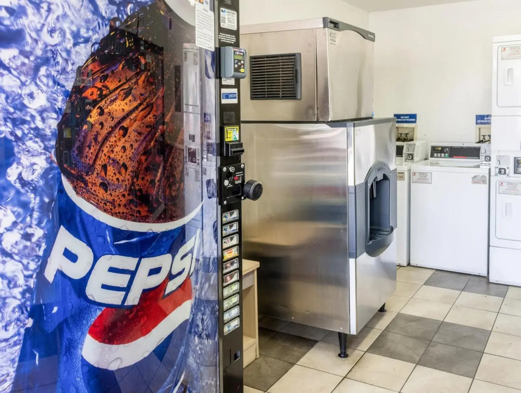 Motel 6 Bakersfield, CA - Convention Center