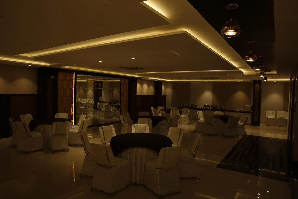 Ka10 SQUARE HOTEL & BANQUETS