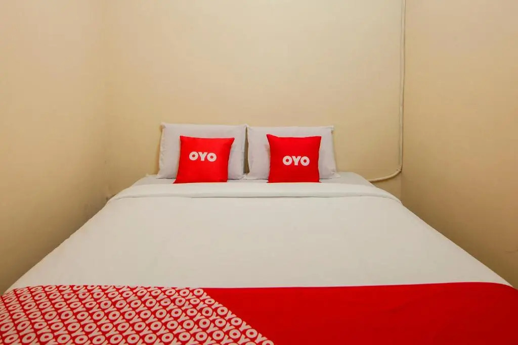 OYO 2045 Hotel 211