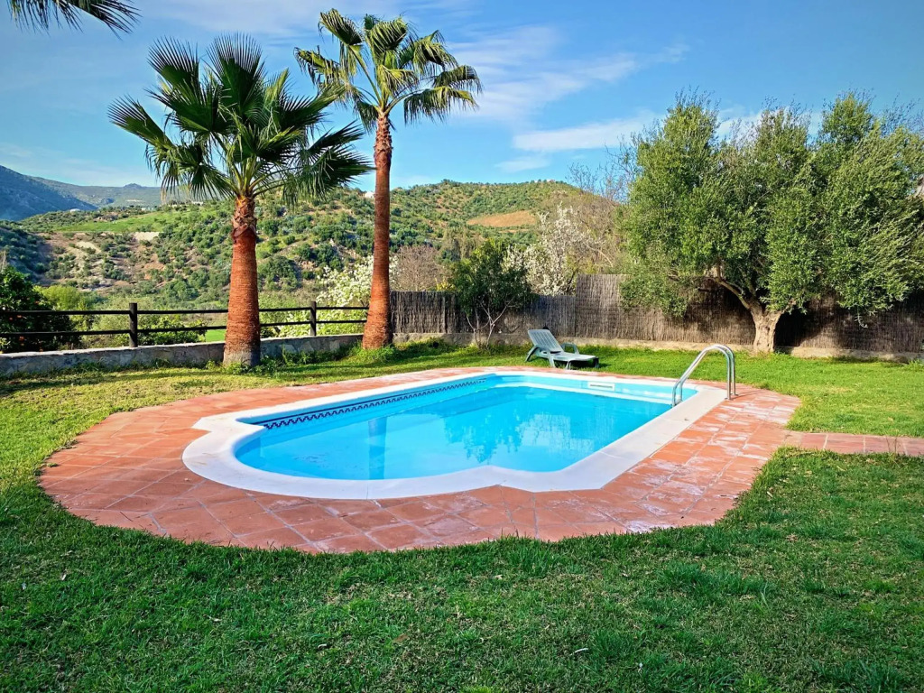 Vivelorural Casa y piscina en Zahara de la Sierra