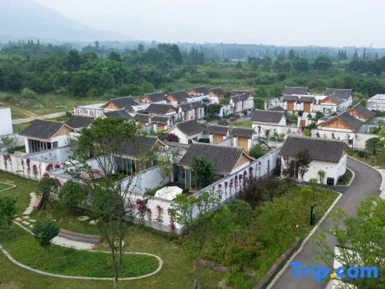 Mianzhu Huaxiang Jiulongshan Yard Hotel