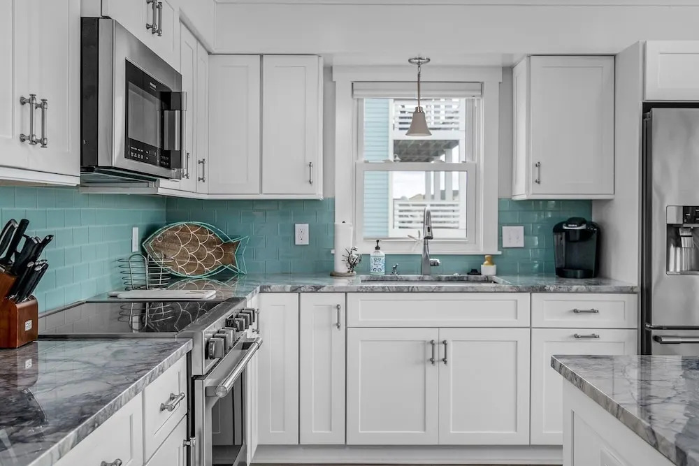 Bozeman Beach 4 Bedroom Home by Redawning