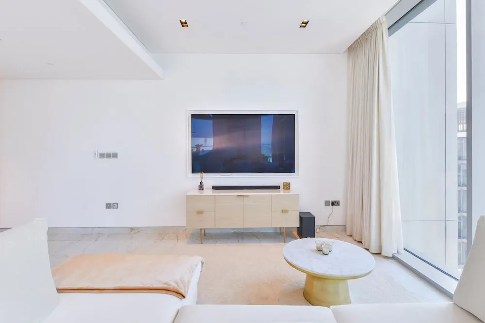 Luxury 2BR plus maids room in Bluewaters
