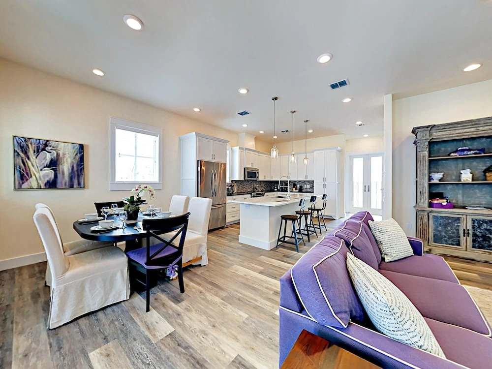 157 Sunrise Ave Home 4 Bedrooms 4 Bathrooms Home