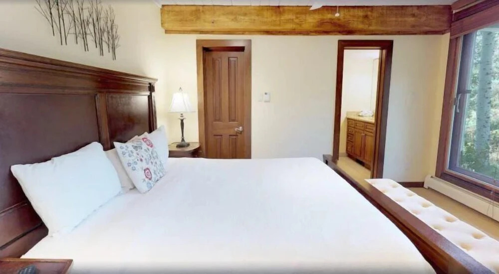 Warm And Cozy 3 Bedroom Ski In, Ski Out Condo In Snowmass Base Village