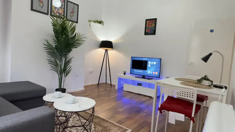 Apartment Sleeps 6 With Ensuite
