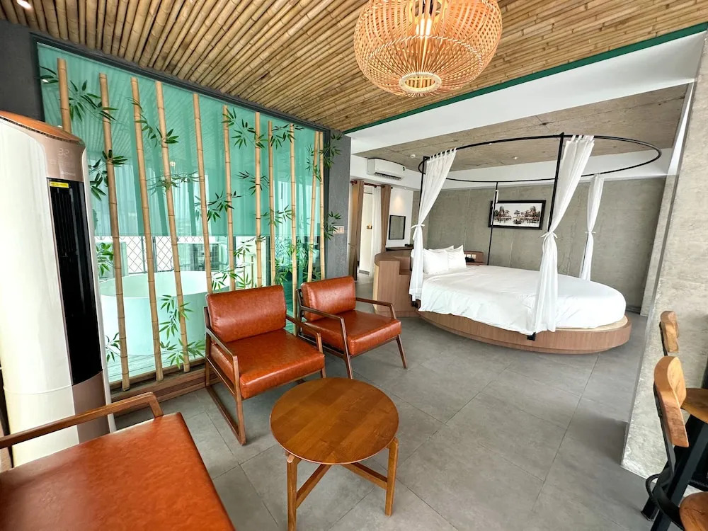 CHECK inn Phnom Penh Royal Palace