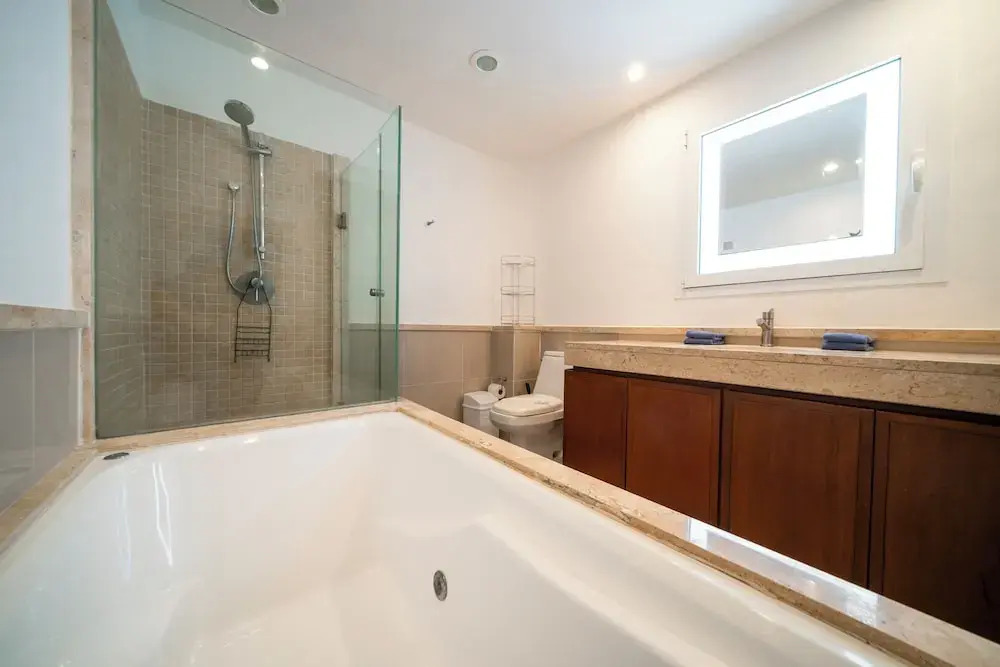 Luxury 1 BR Condo with Pool - Kaan 304