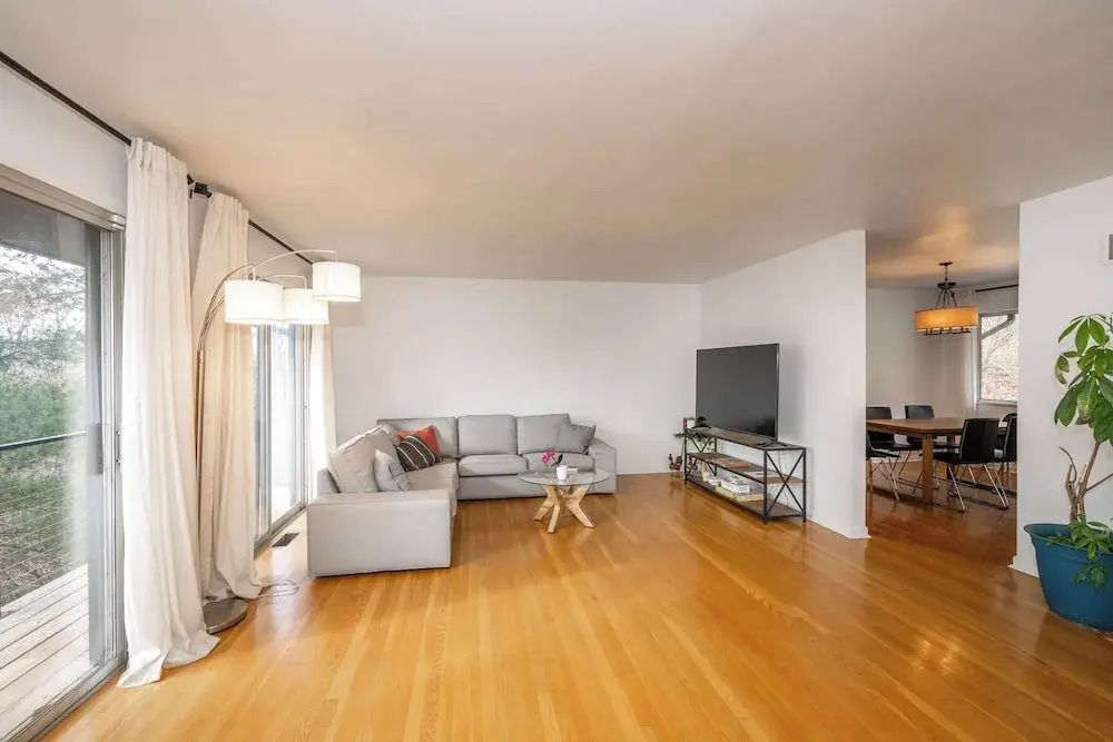 Top Notch City Escape w King Bed