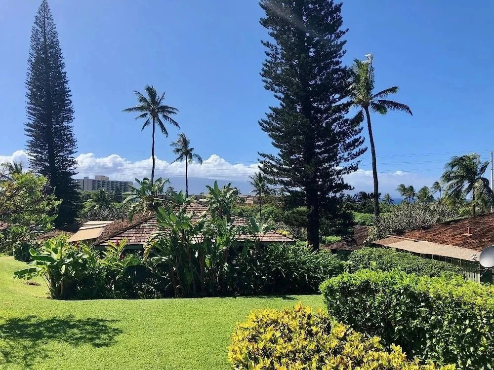 Private Kaanapali Cottage / Walk To The Beach/Serene Gardens cottage