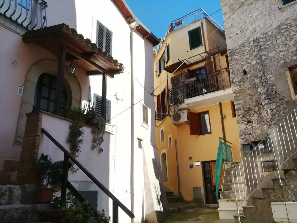 Caprera Room - Air-conditioned Triple Room in Maranola - Formia