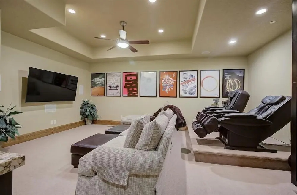 The Lookout by Avantstay Beautiful Mountain Escape w/ Hot Tub & Movie Theatre
