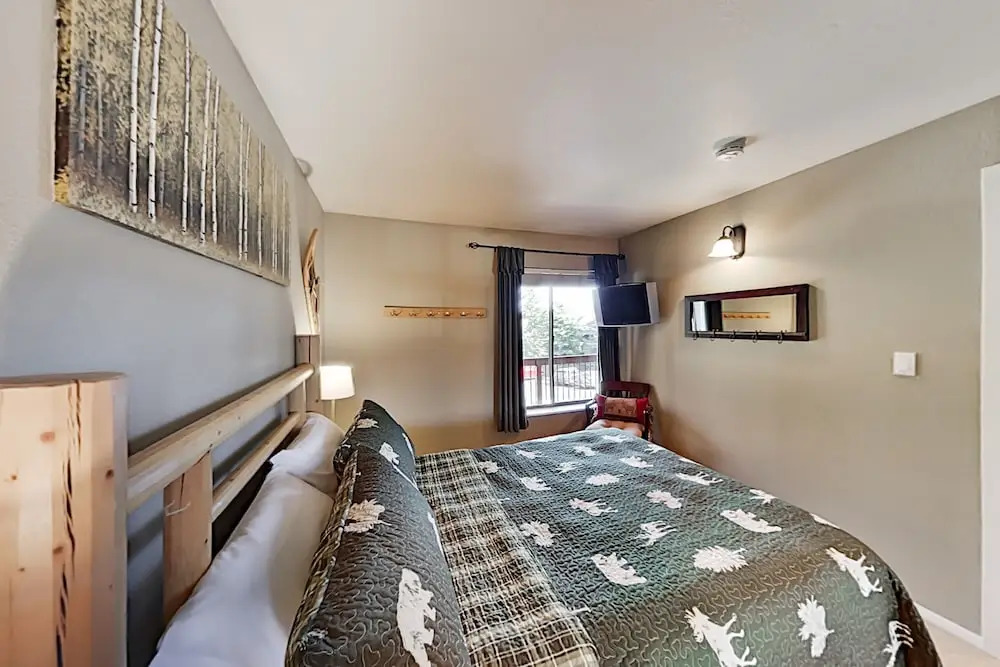 Spacious Modern With Private Saltwater Pool 1 Bedroom Condo