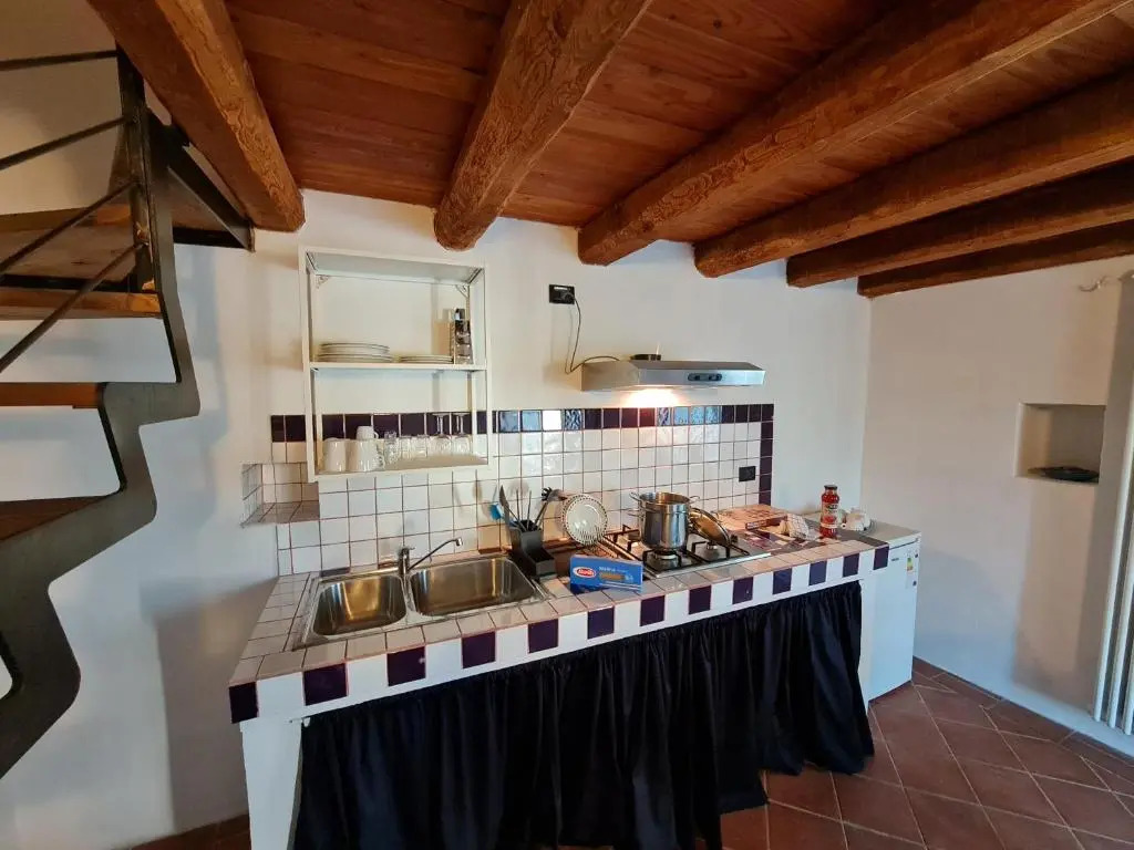 Agriturismo 6 appartamenti 25 posti letto
