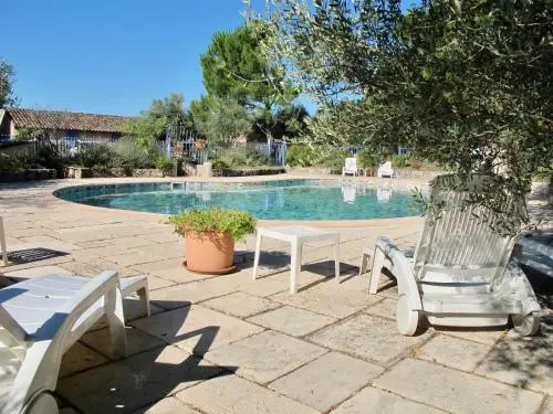 Location climatisée, piscine, animaux acceptés, jardin clôturé, parking, provence , wifi
