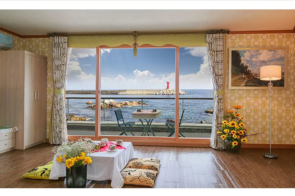 Yangyang Seaglow Rainbow Pension
