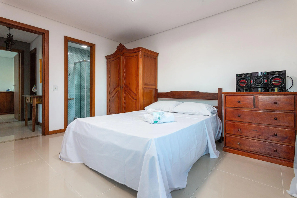 Casa De Alto Padrão A 400 Metros Da Praia Brava