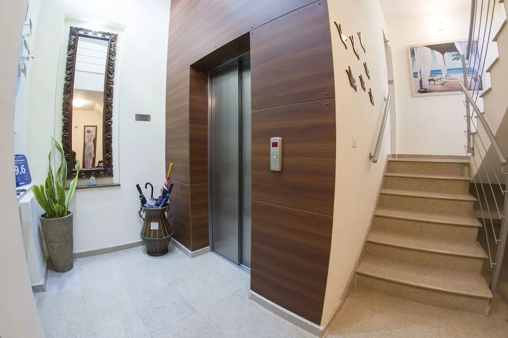 Mesogios House Suites