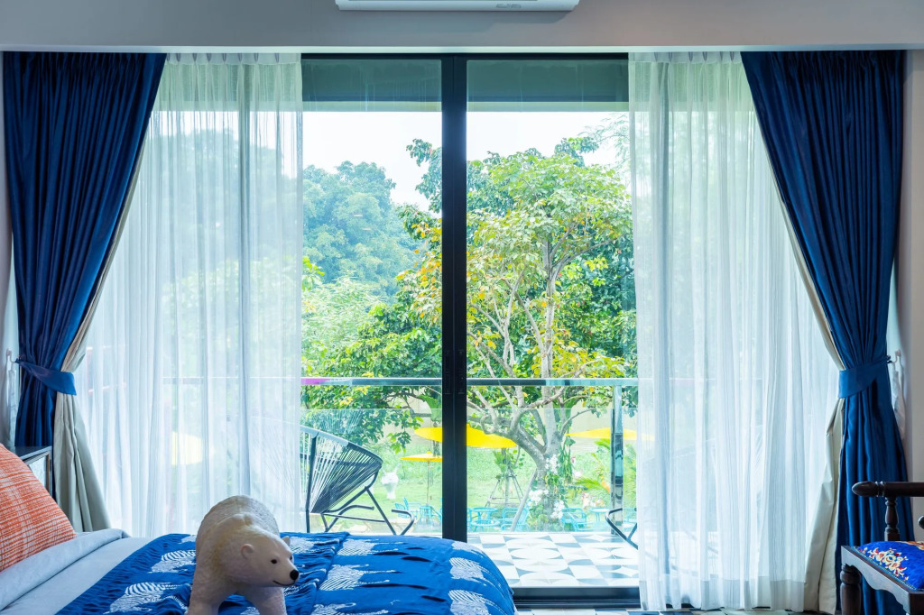 River Art Hotel